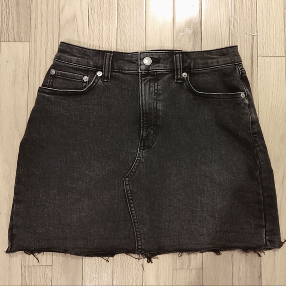 Banana Republic Dresses & Skirts - Banana Republic black denim miniskirt 2